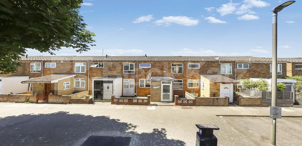 			UNDER OFFER , 3 Bedroom, 1 bath, 1 reception House			 Dunston Road, Clapham Junction